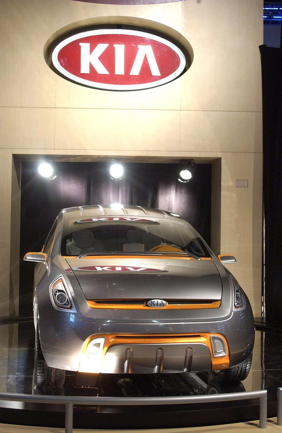  Kia Slice 2004 года  (фото 9 из 16)